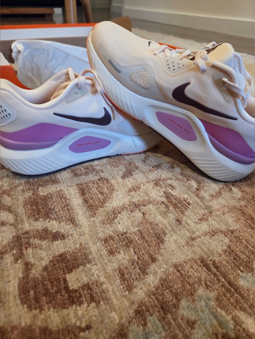 Nike Structure 26 Wide Chalk Light Magenta Wide Women's Athletic Shoes White &